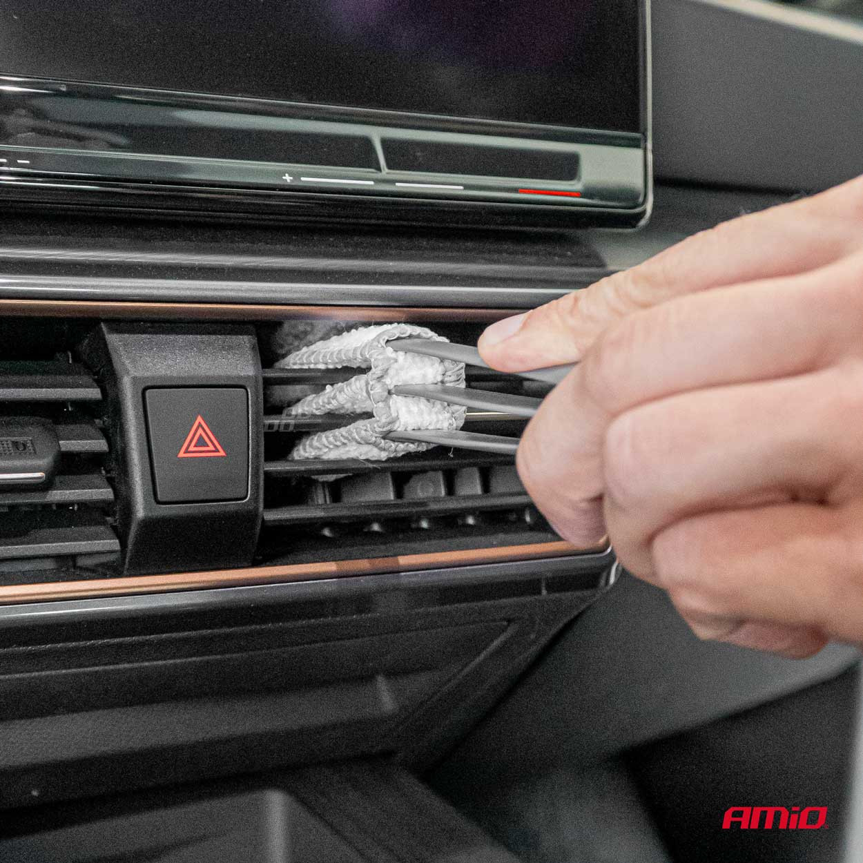 Četka za čišćenje ventilacijskih otvora u automobilu AMIO