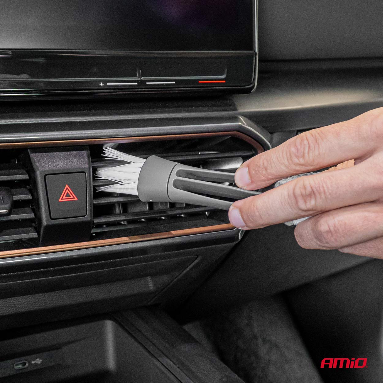 Četka za čišćenje ventilacijskih otvora u automobilu AMIO