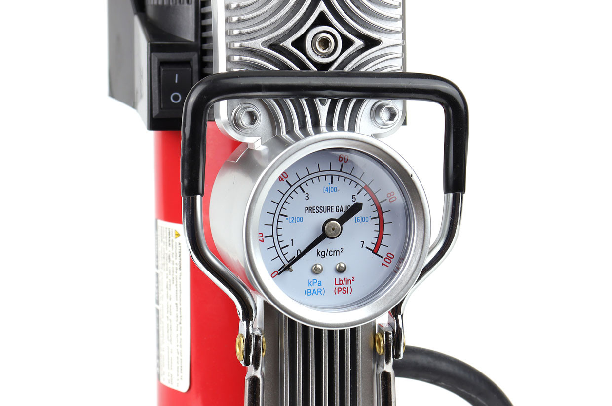 Auto kompresor sa koferom AMIO 12V