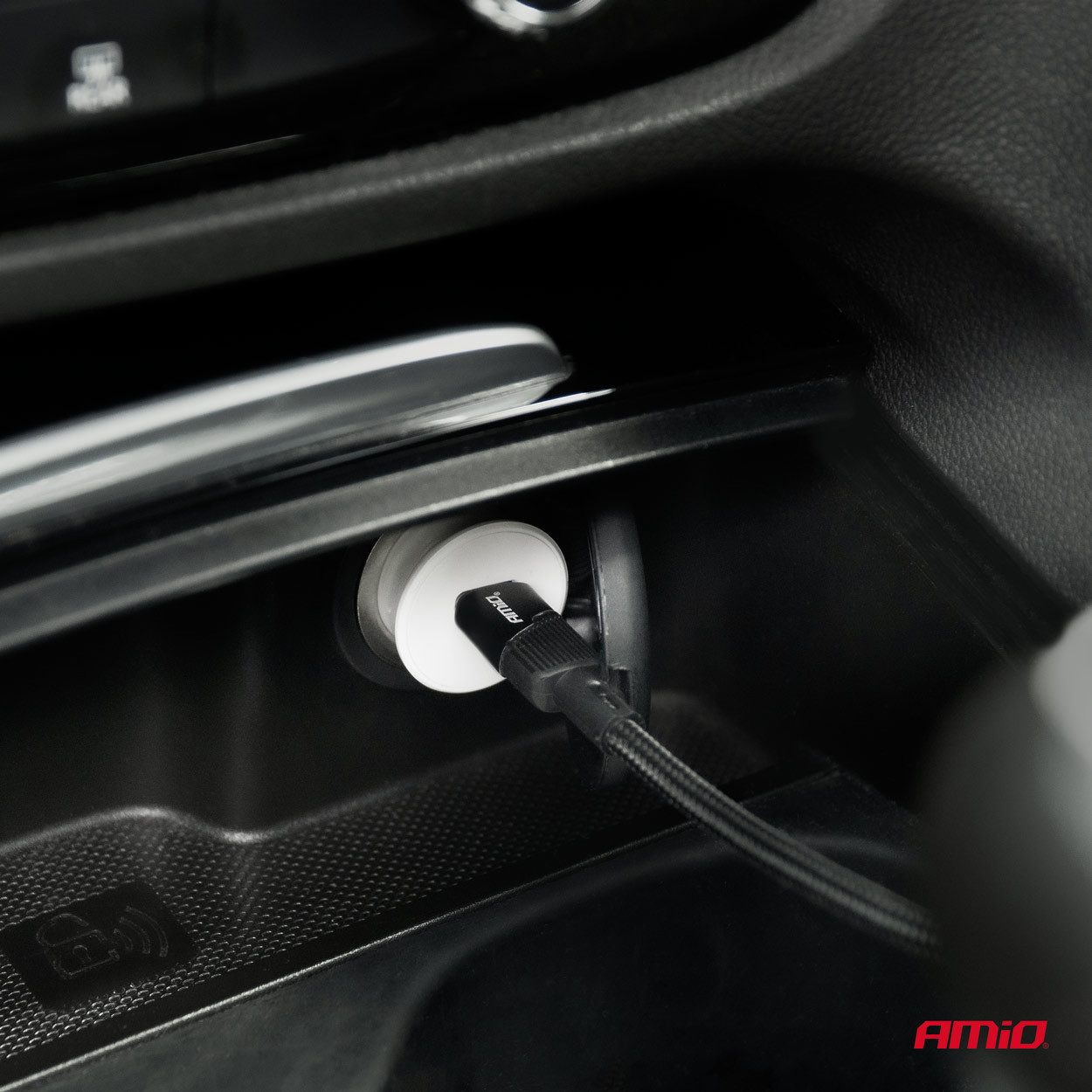 Auto punjač AMIO 20W