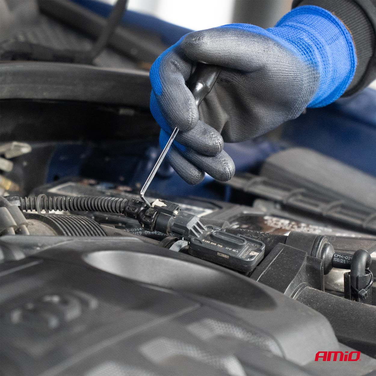 Set alata sa zakrivljenim vrhovima AMIO