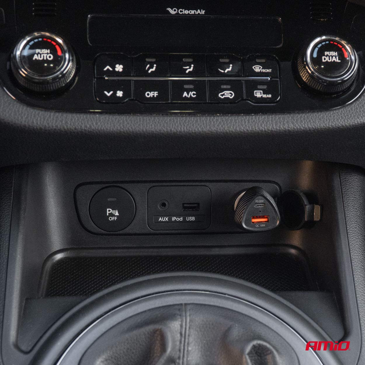 Auto punjač USB-A USB-C QC PD 38W AMIO crni