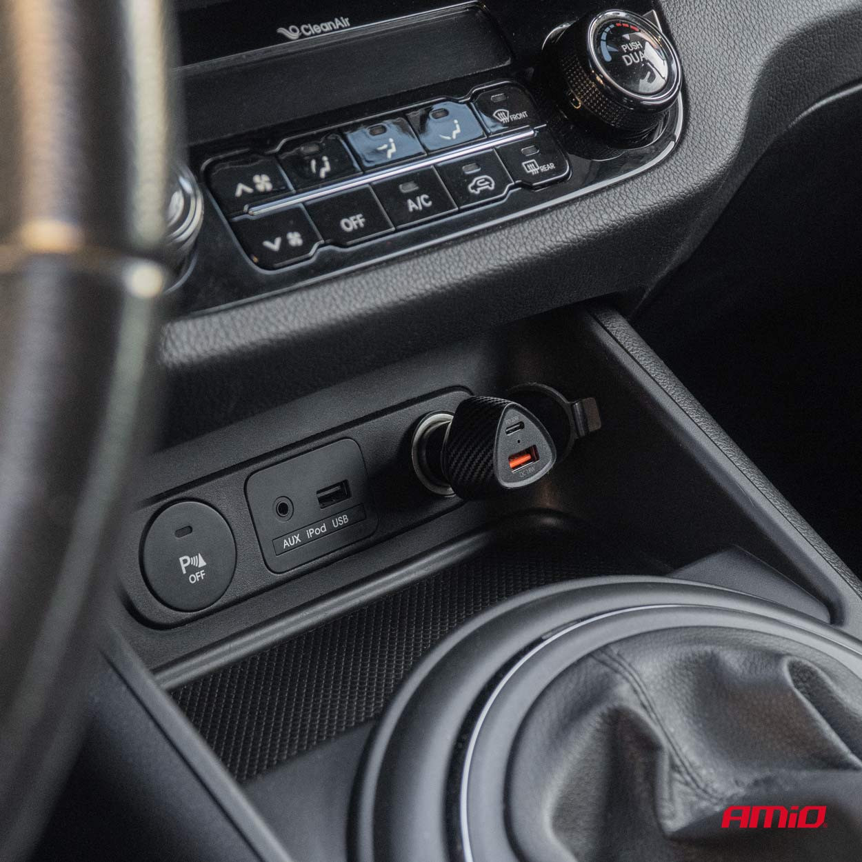 Auto punjač USB-A USB-C QC PD 38W AMIO crni