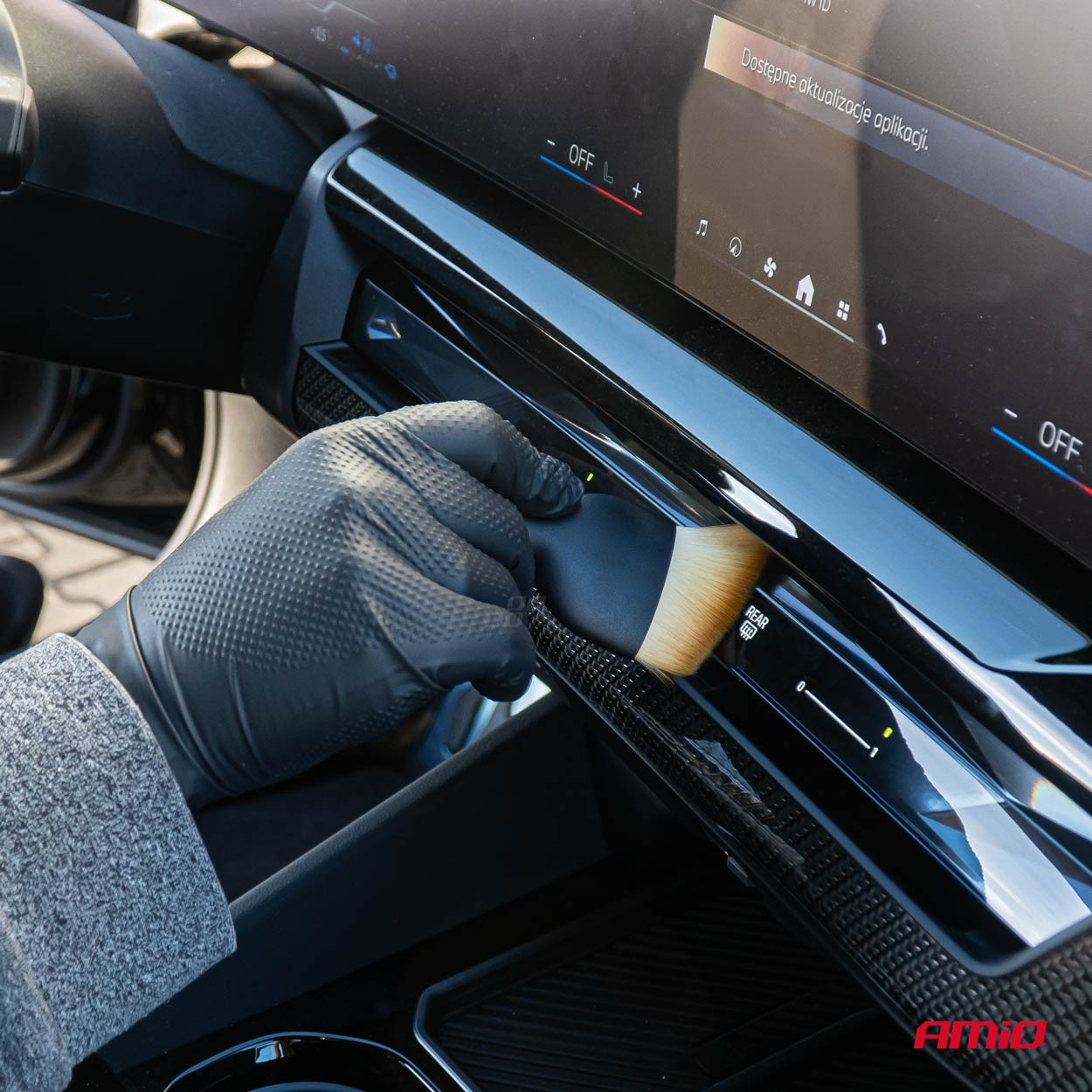 Četkica za detaljno čišćenje komandi u autu AMIO SET 4/1