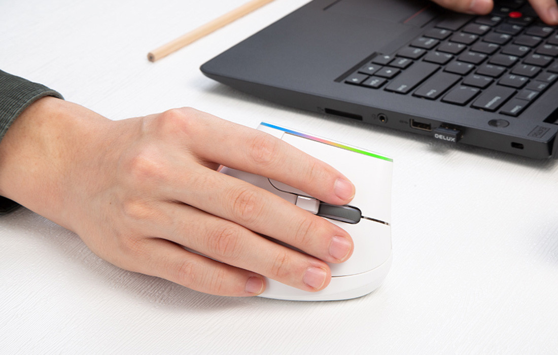 Vertikalni RGB bežični miš DELUX M618C bijeli