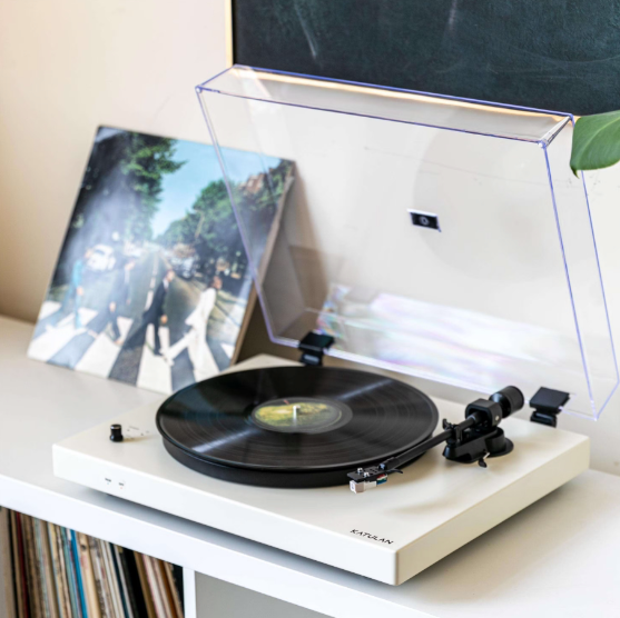 Retro gramofon sa poklopcem i integrisanim zvučnicima GM-080BT bijeli