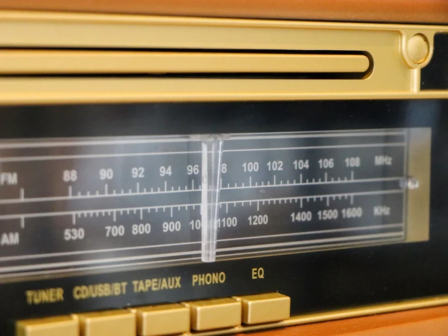 Klasični multifunkcionalni gramofon LENCO TCD-2551WD