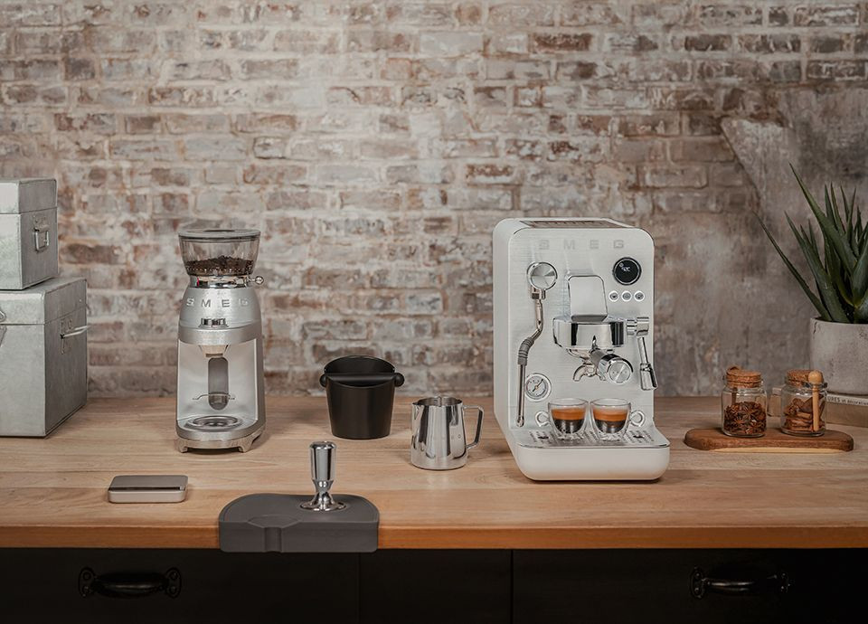 Mlin za kafu SMEG CGF02SSEU