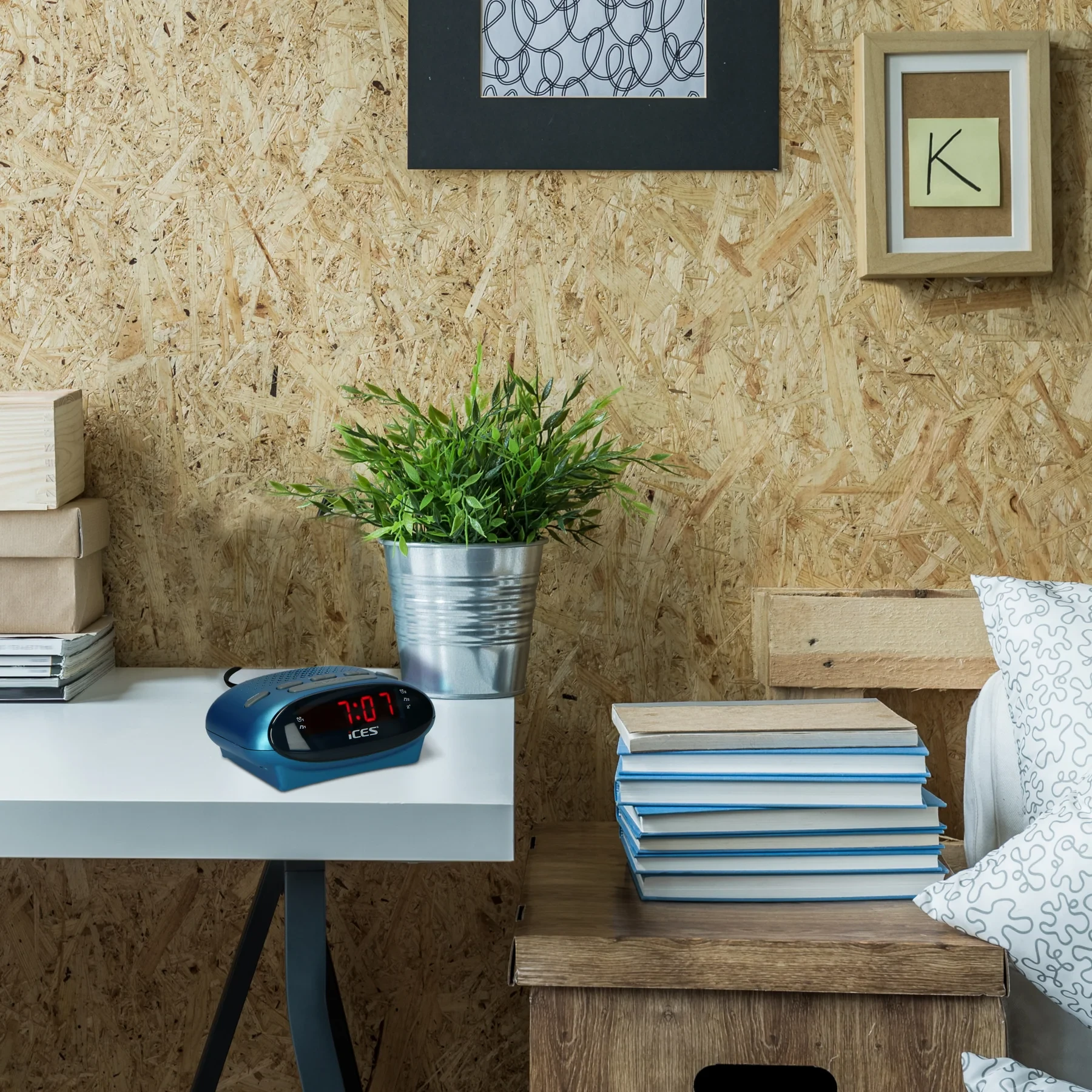 Digitalni sat sa alarmom i FM radiom ICES ICR-210 plavi