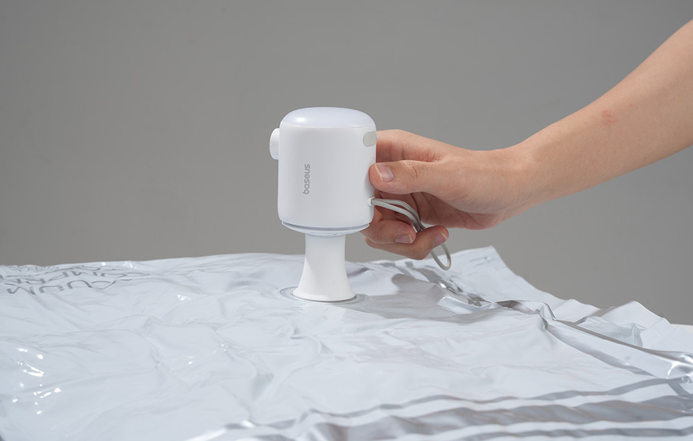 Prijenosni mini kompresor BASEUS PocketGo