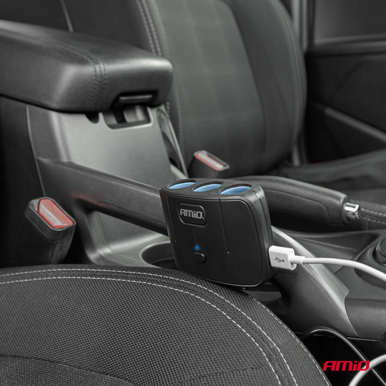 Razdjenik za auto upaljač  sa 3 utičnice i 2 USB porta 100W AMIO