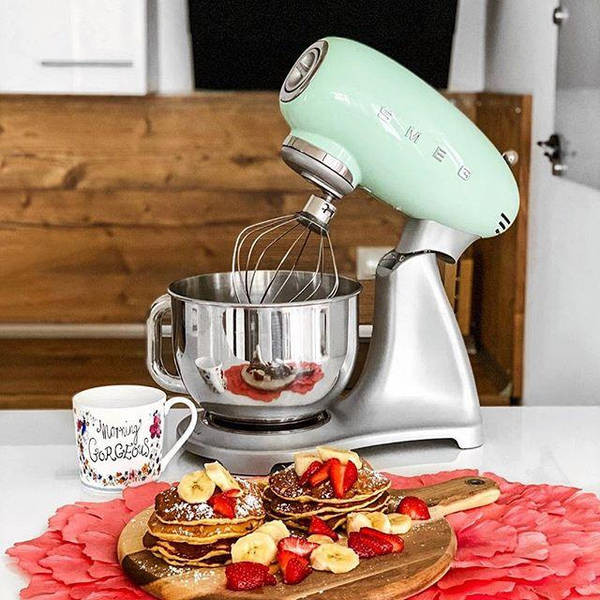 Kuhinjski robot SMEG SMF02PGEU