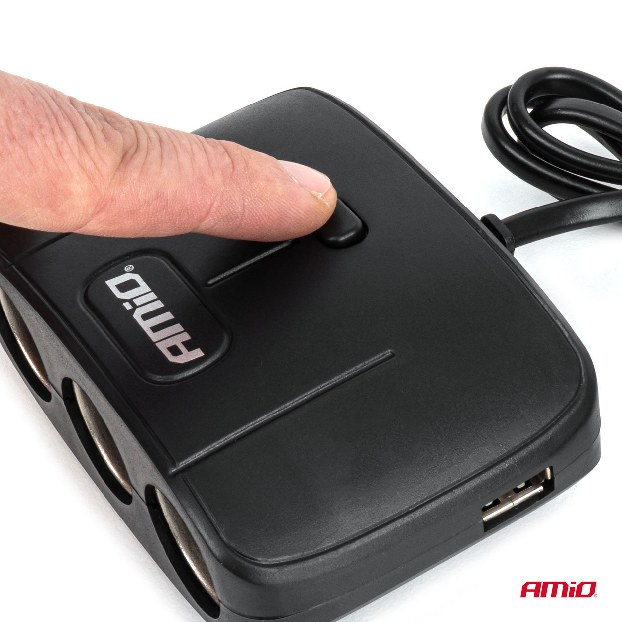Razdjenik za auto upaljač  sa 3 utičnice i 2 USB porta 100W AMIO