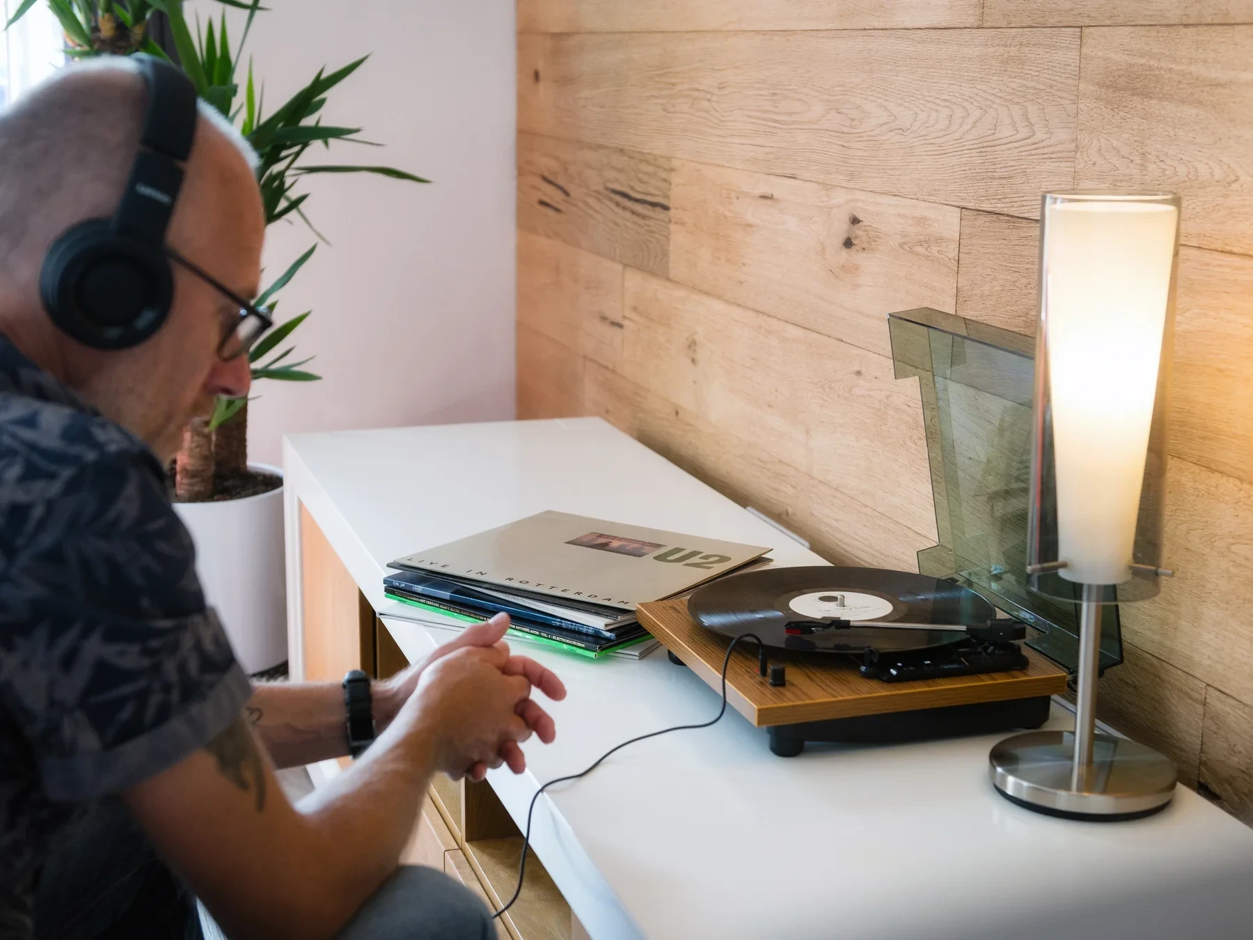 Drveni retro gramofon sa ugrađenim zvučnicima LENCO LS-10WD