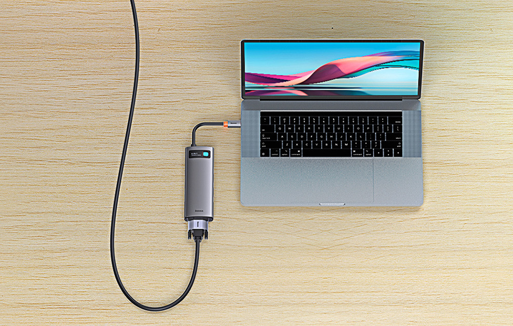 Multiport BASEUS 8u1 USB-C HUB može se spojiti sa laptopom