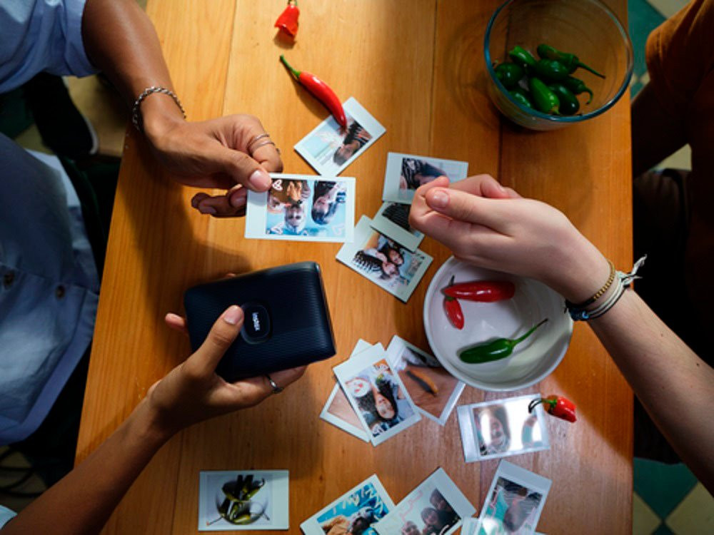 FujiFilm INSTAX MINI set sa printerom u plavoj boji, filmovima i albumom