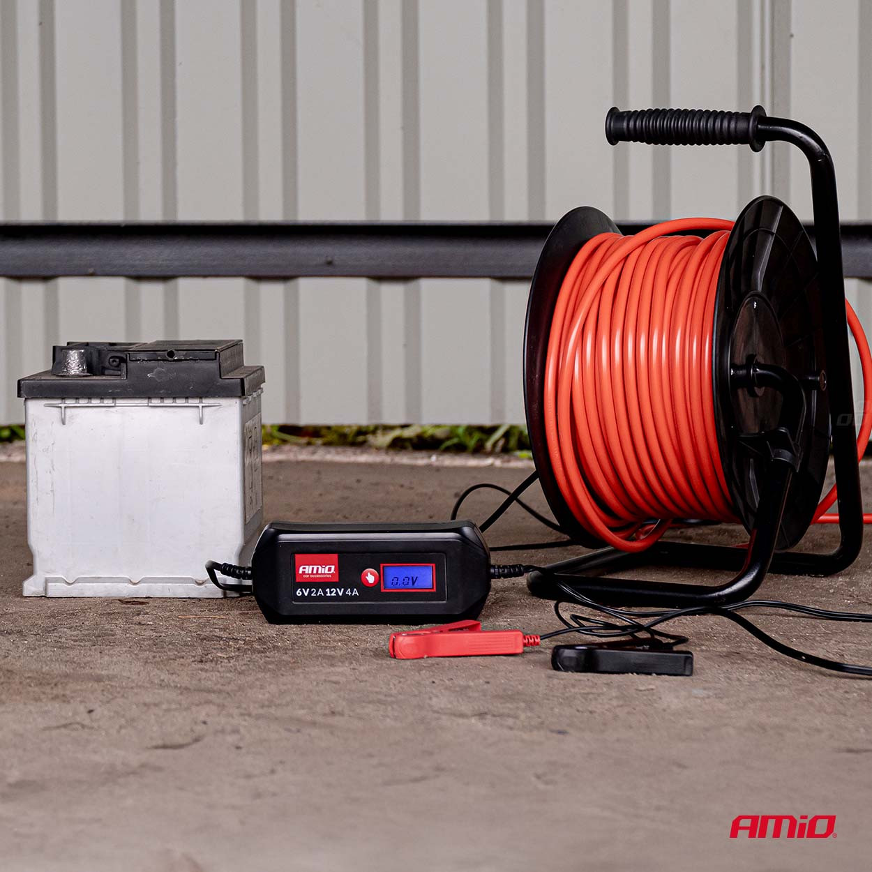 Pametni digitalni punjač auto akumulatora AMIO 6/12V 4A