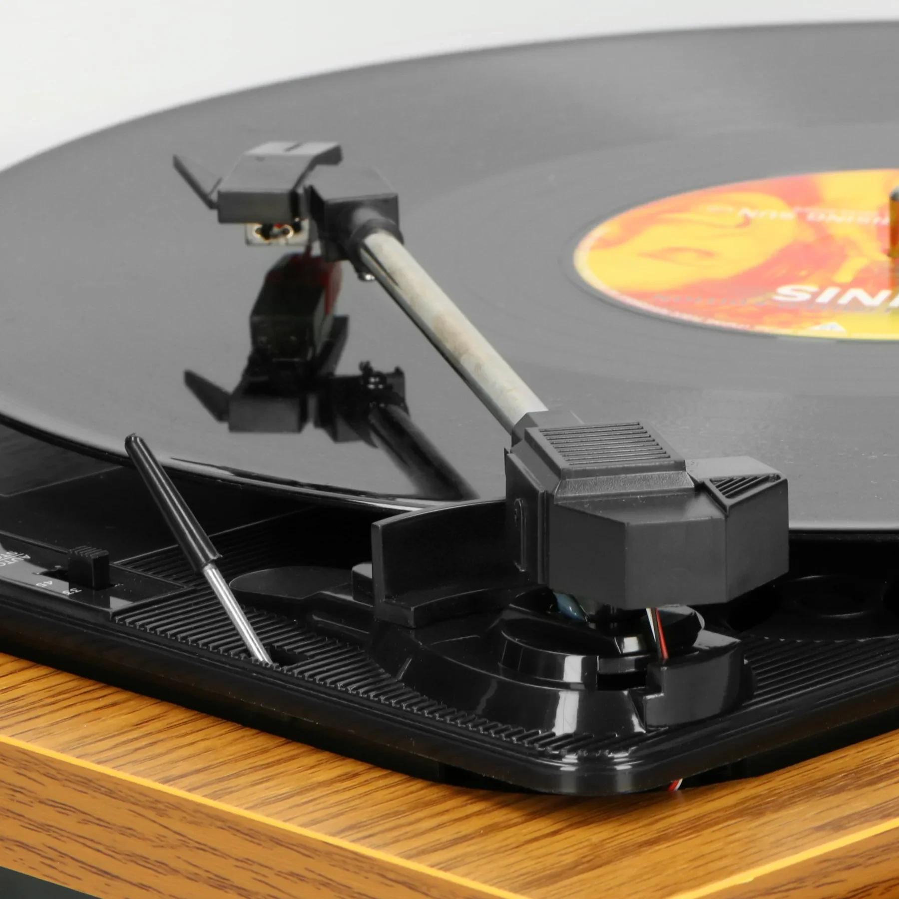 Drveni retro gramofon sa ugrađenim zvučnicima LENCO LS-10WD