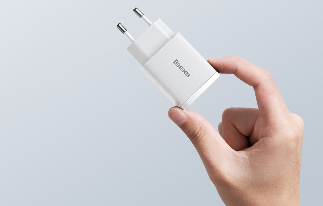 Punjač BASEUS USB-C na USB-A 20W, mali dimenzija, bijeli