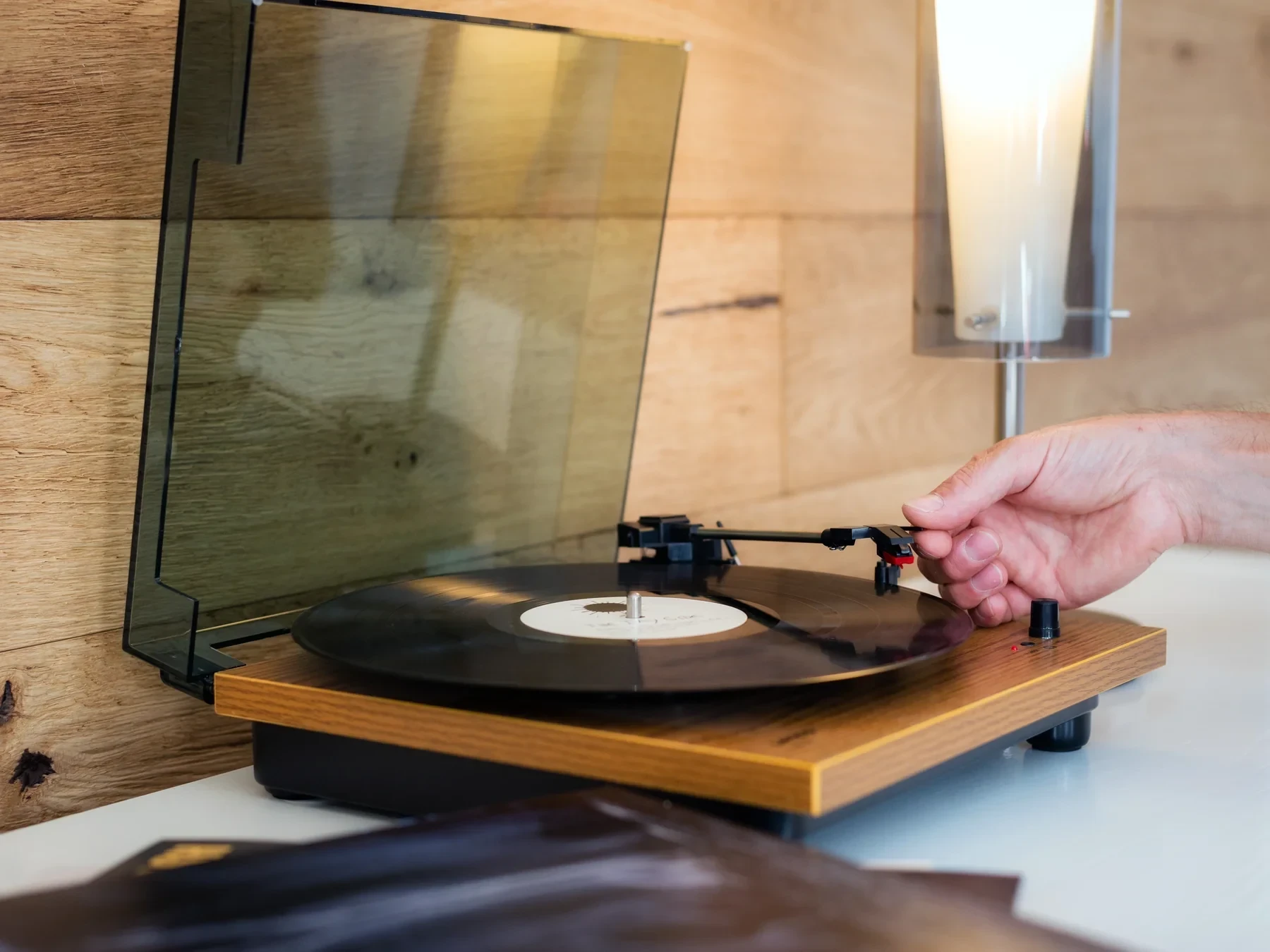 Drveni retro gramofon sa ugrađenim zvučnicima LENCO LS-10WD