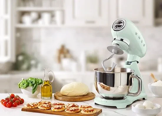 Kuhinjski robot SMEG SMF03PGEU