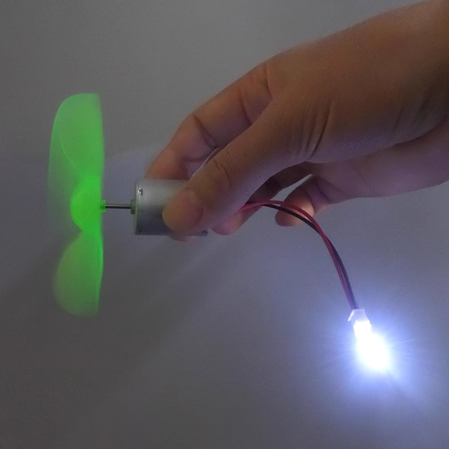 Vjeroturbina sa DC generatorom 90mm