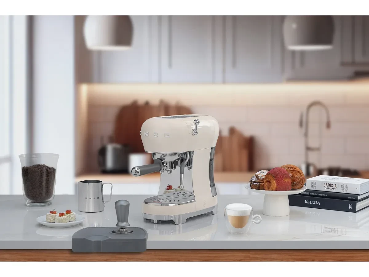 Aparat za kafu SMEG ECF02CREU