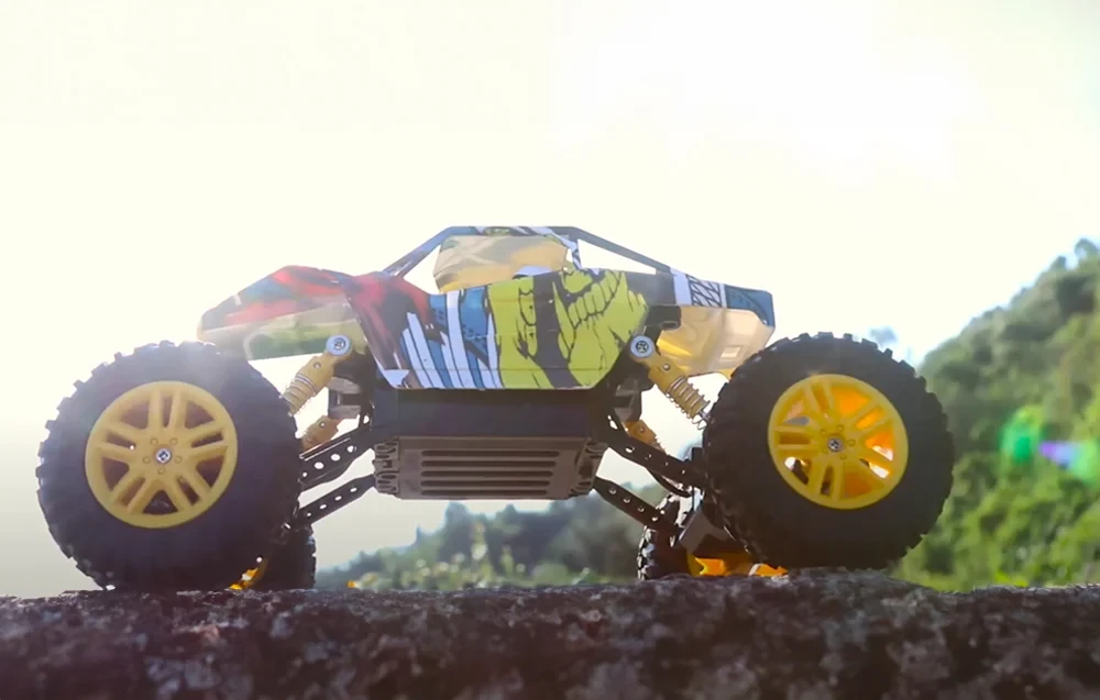 Munjevito brzi autić sa daljinskim upravljačem OFF-ROAD