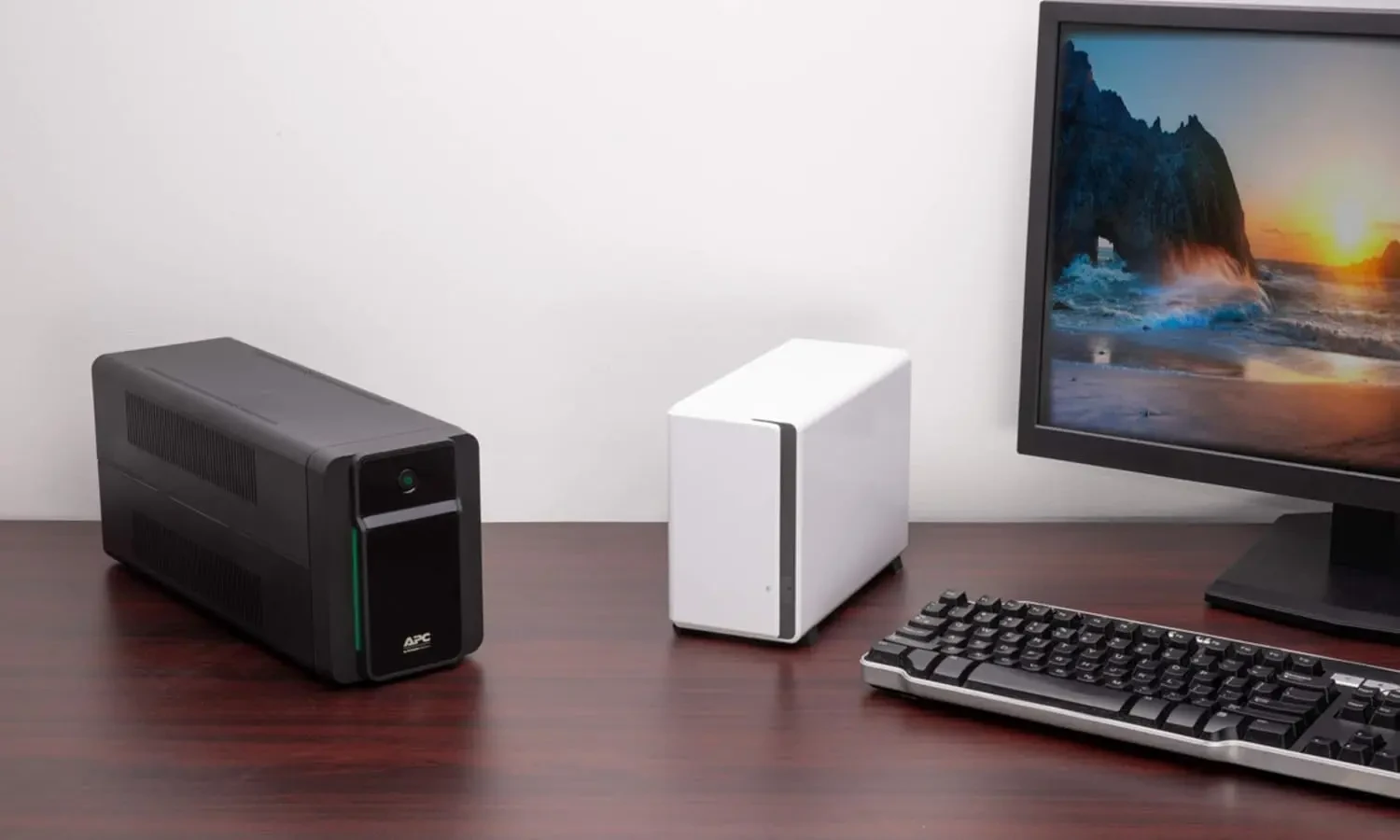 UPS APC BX950MI-GR 950VA/520W