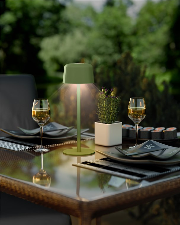 Punjiva bežična LED stolna lampa sa tri nivoa svijetline GOOBAY 3000K 25cm zelena