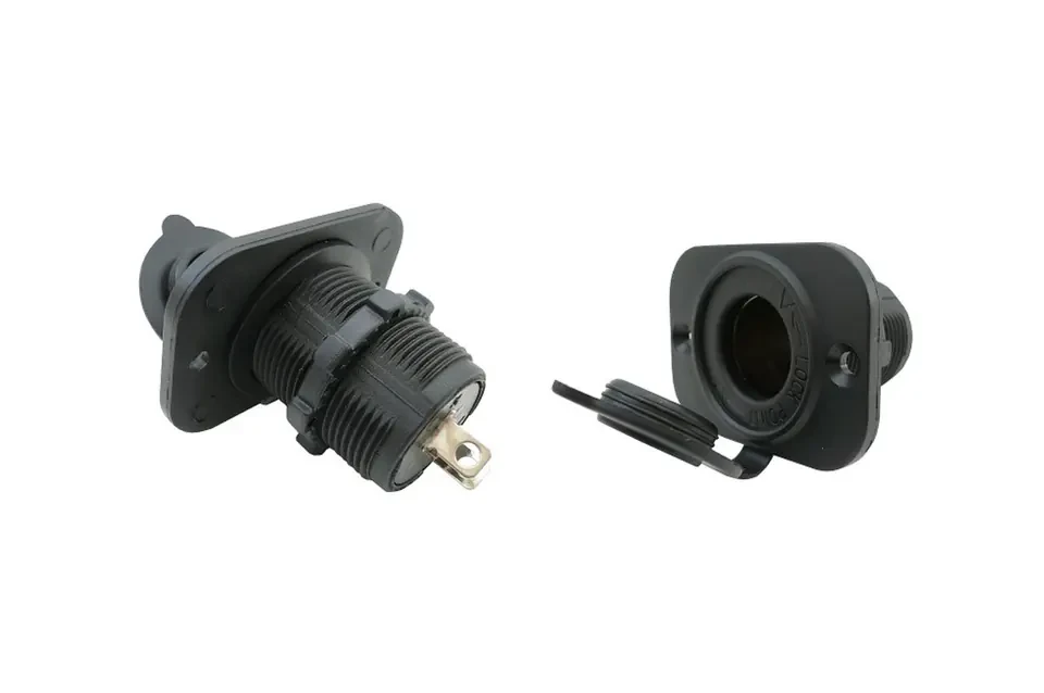 Auto utičinica ugradbena 12/24V AMIO