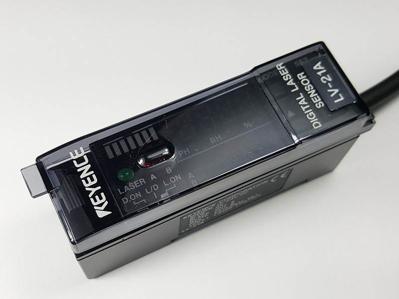 Laserski senzor LV-21A KEYENCE
