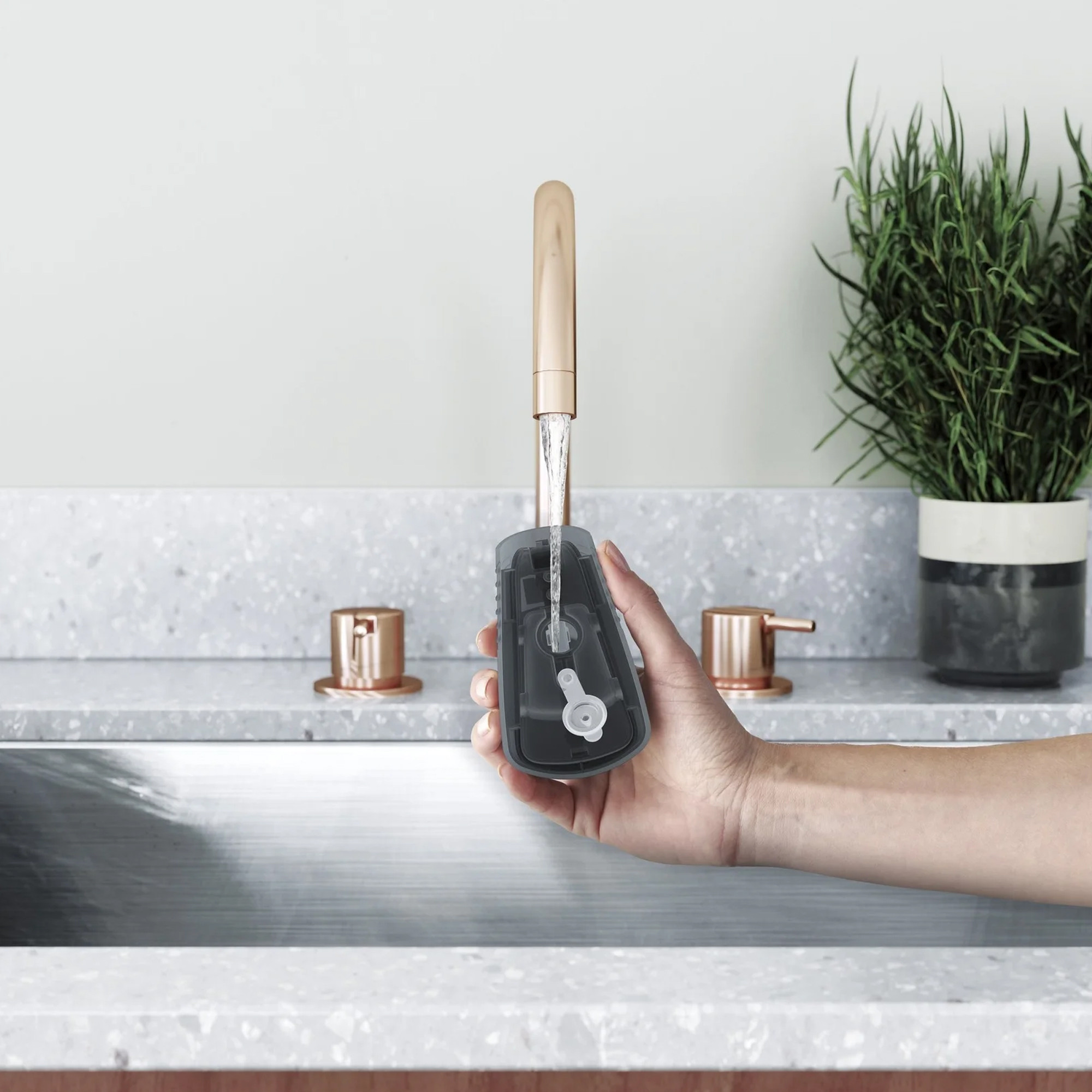 Vertikalna pegla ELECTROLUX E6HS1-2EG