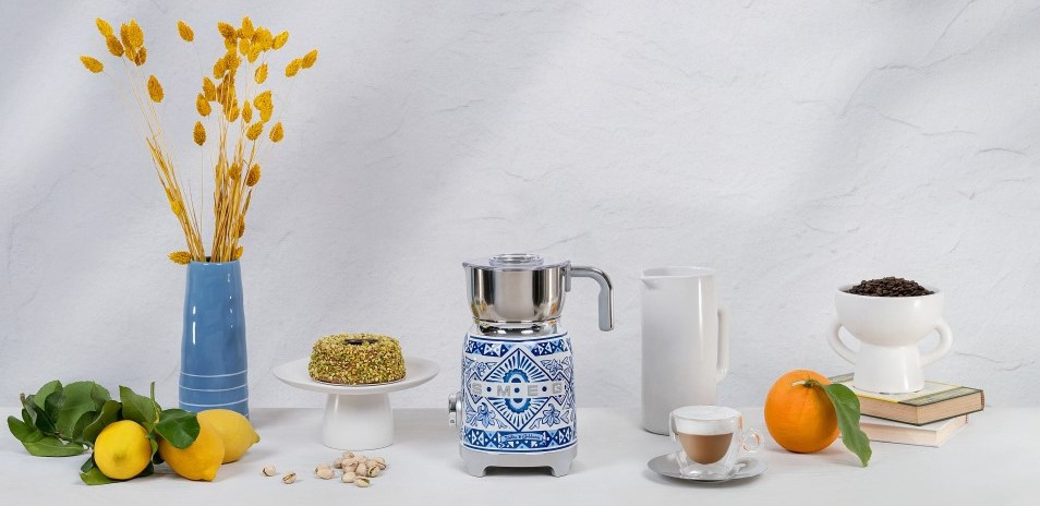 Pjenilica za mlijeko SMEG MFF01DGBEU