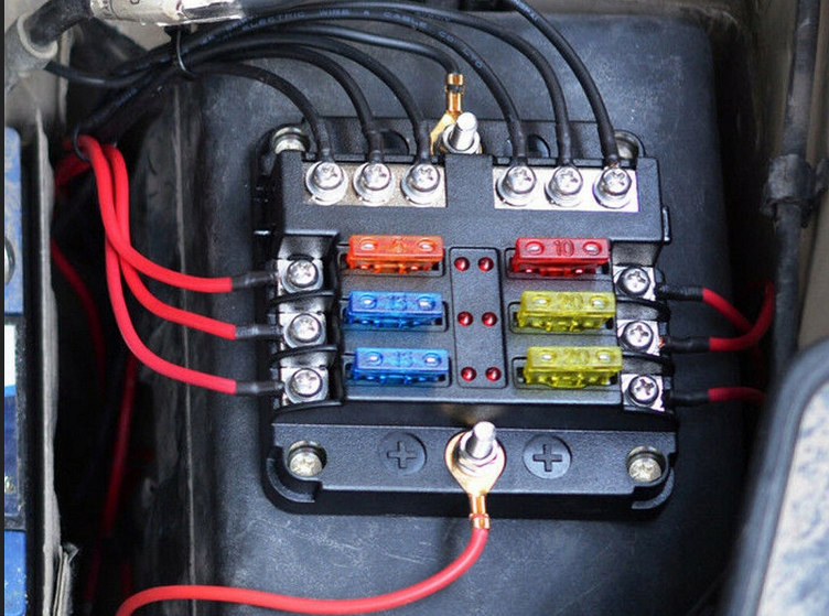 Kutija za osigurače sa vijcima i LED indikatorima