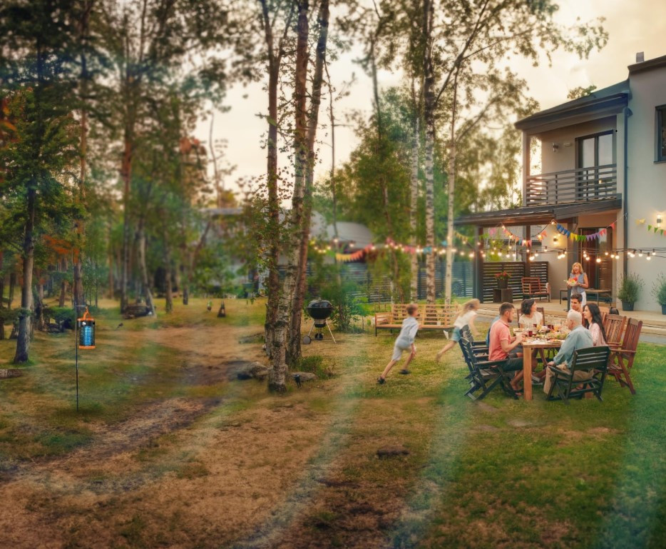 Prijenosna solarna UV lampa protiv komaraca sa LED svjetlom i powerbank do 110m2