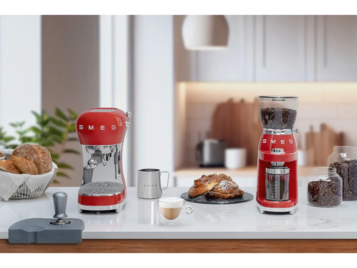 Aparat za kafu SMEG ECF02RDEU