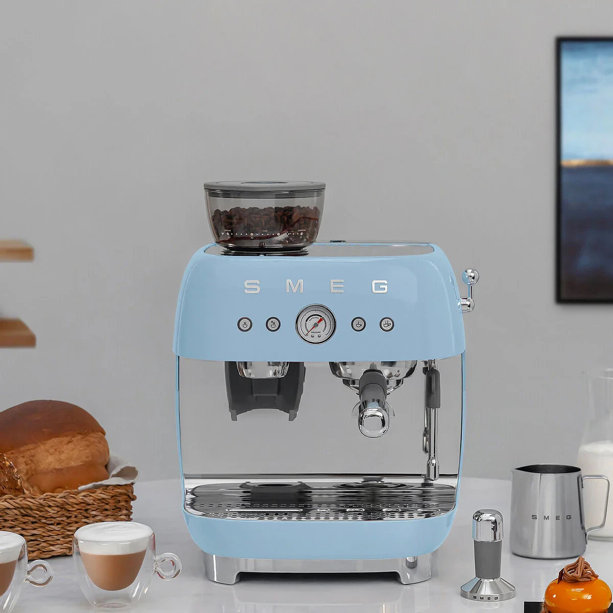 Aparat za kafu SMEG EGF03PBEU ugrađeni mlin za mljevenje kafe neposredno pred pripremu