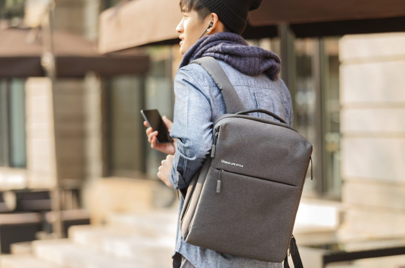 Ruksak za laptop XIAOMI MI CITY 2 tamno sivi sa kapacitetom od 17L