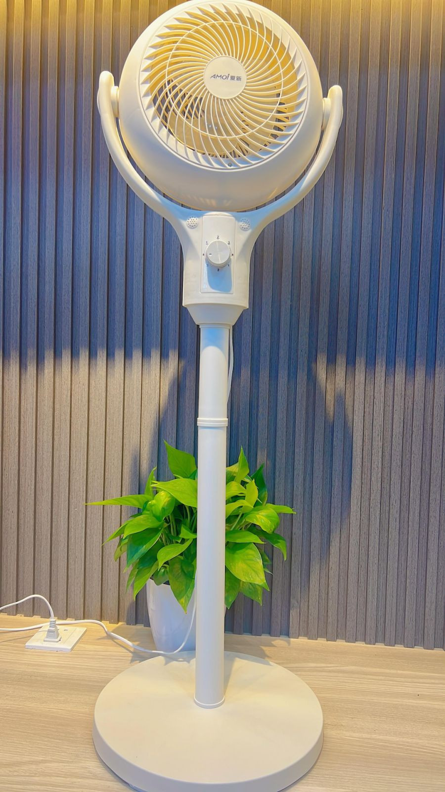 Samostojeći podesivi ventilator sa rotacijom i tri brzine HQ-X1121-3 bijeli