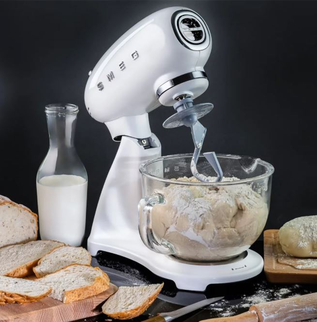 Kuhinjski robot SMEG SMF13WHEU